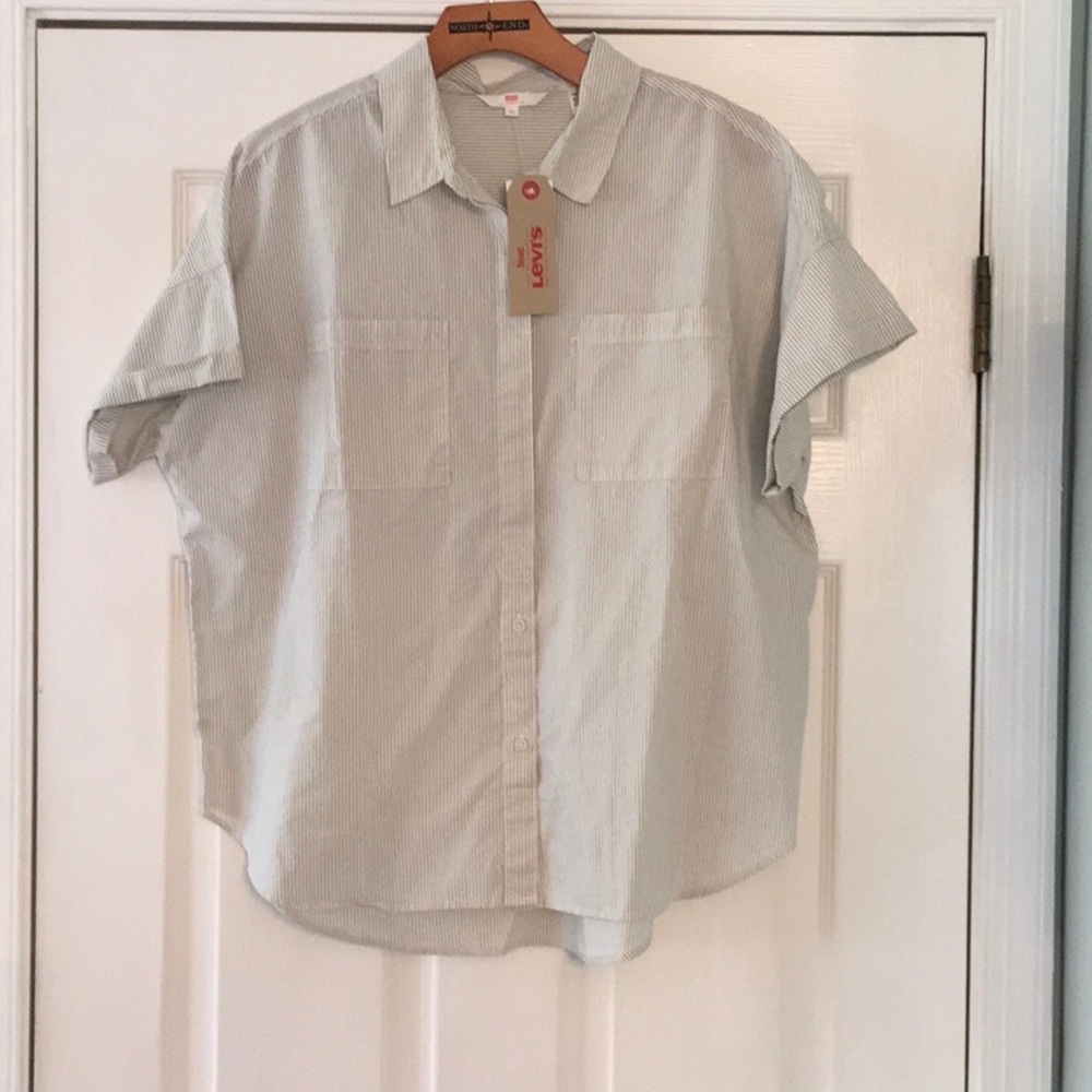 Levi’s Woman’s short sleeve button down shirt